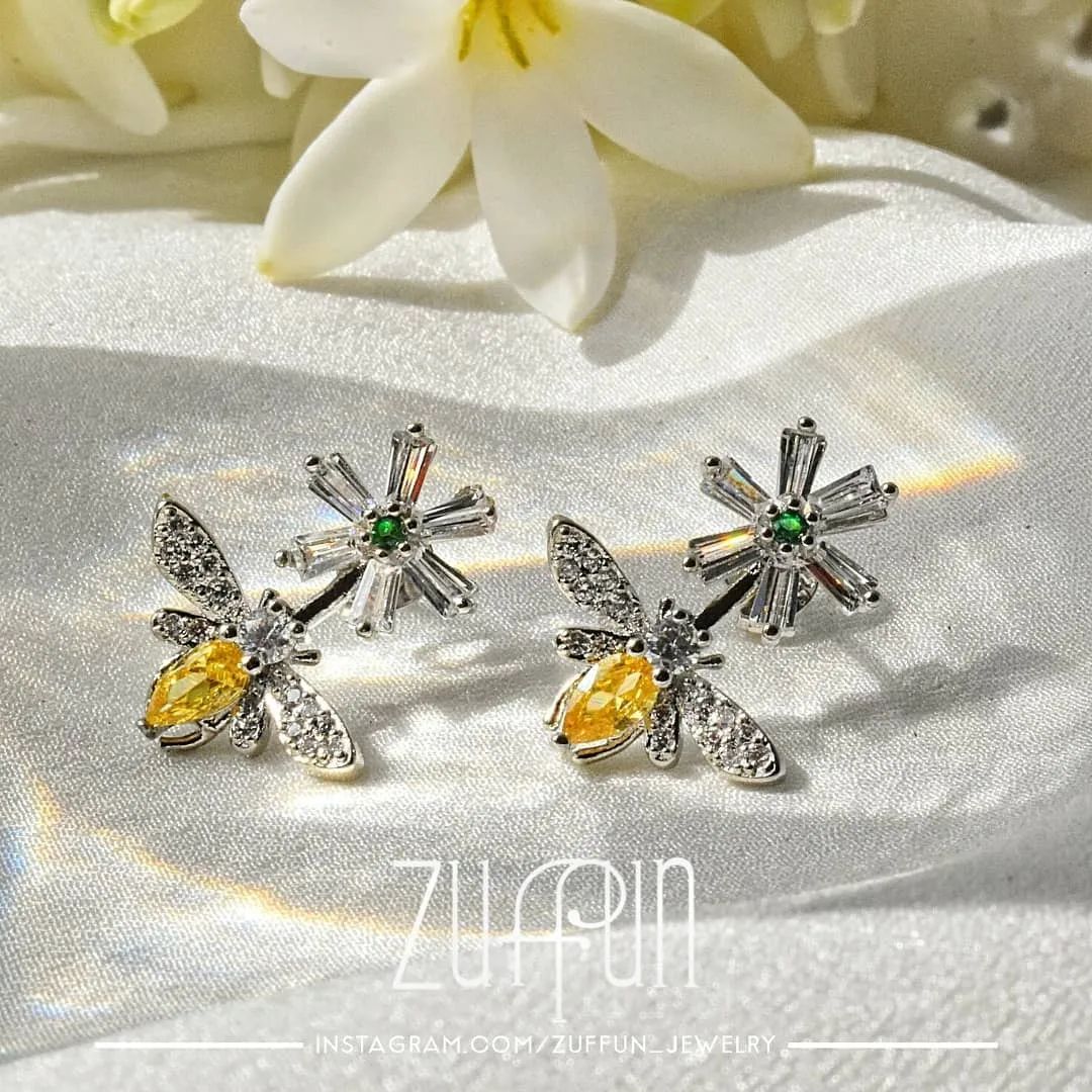 Daisy and the Bee Studs