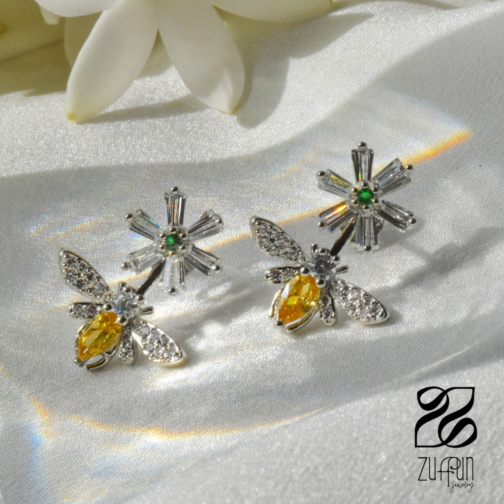 Daisy and the Bee Studs