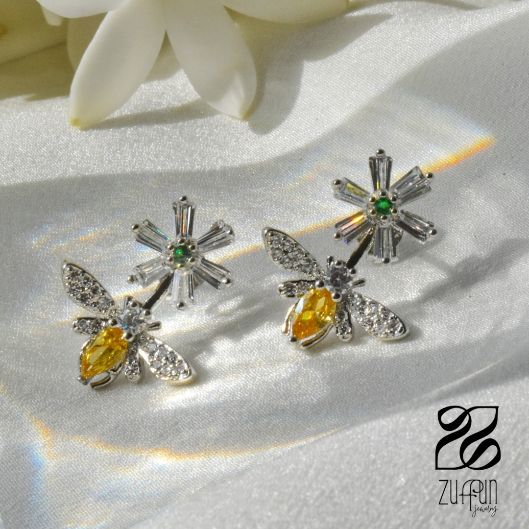 Daisy and the Bee Studs