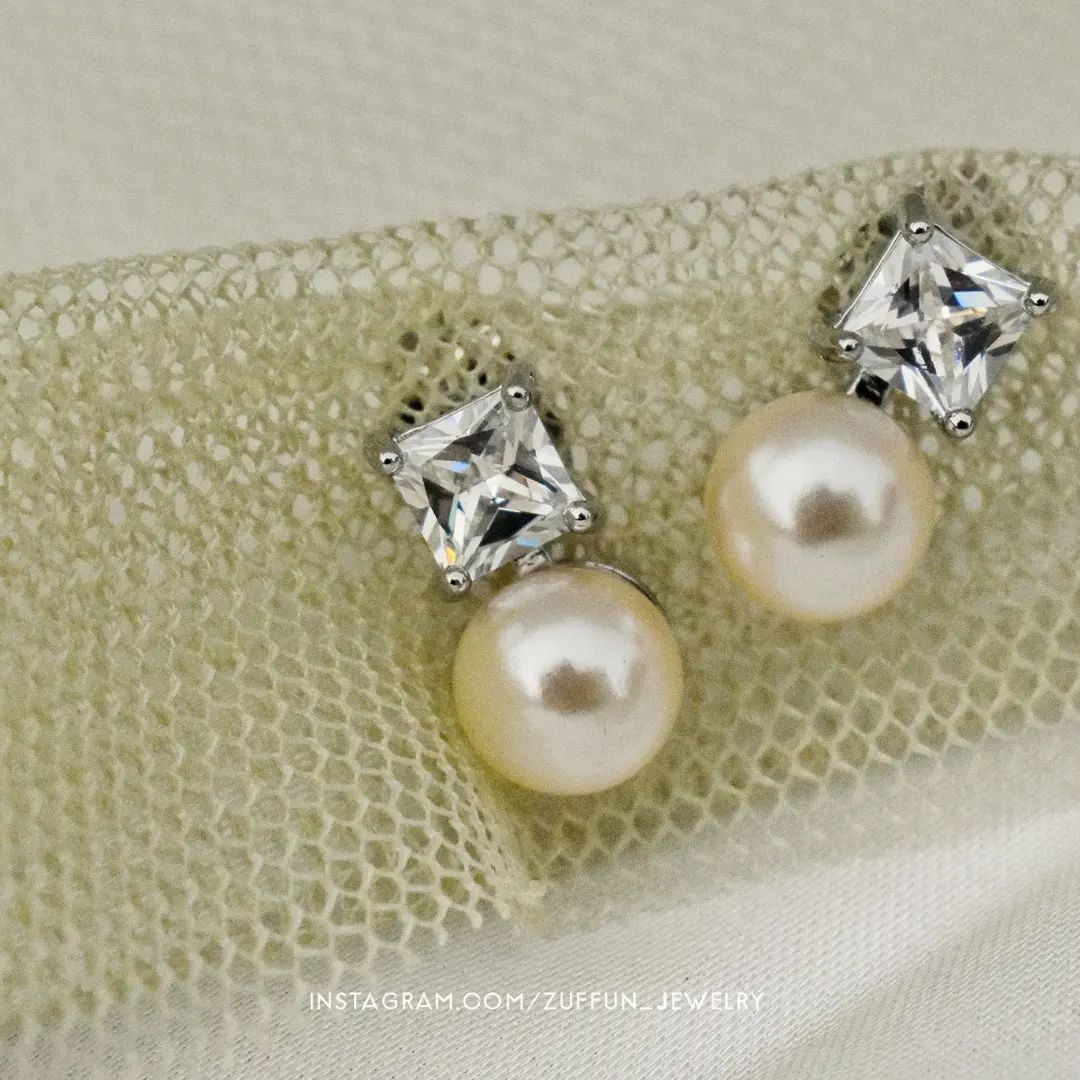 Elegance Pearl Studs - Dainty